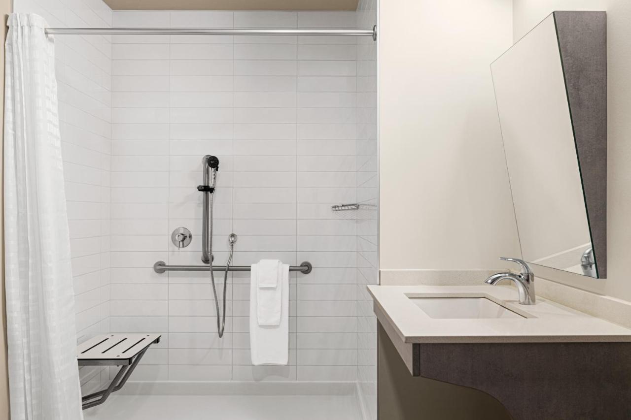 Microtel Inn & Suites By Wyndham Boisbriand Sainte-Thérèse-de-Blainville Екстериор снимка