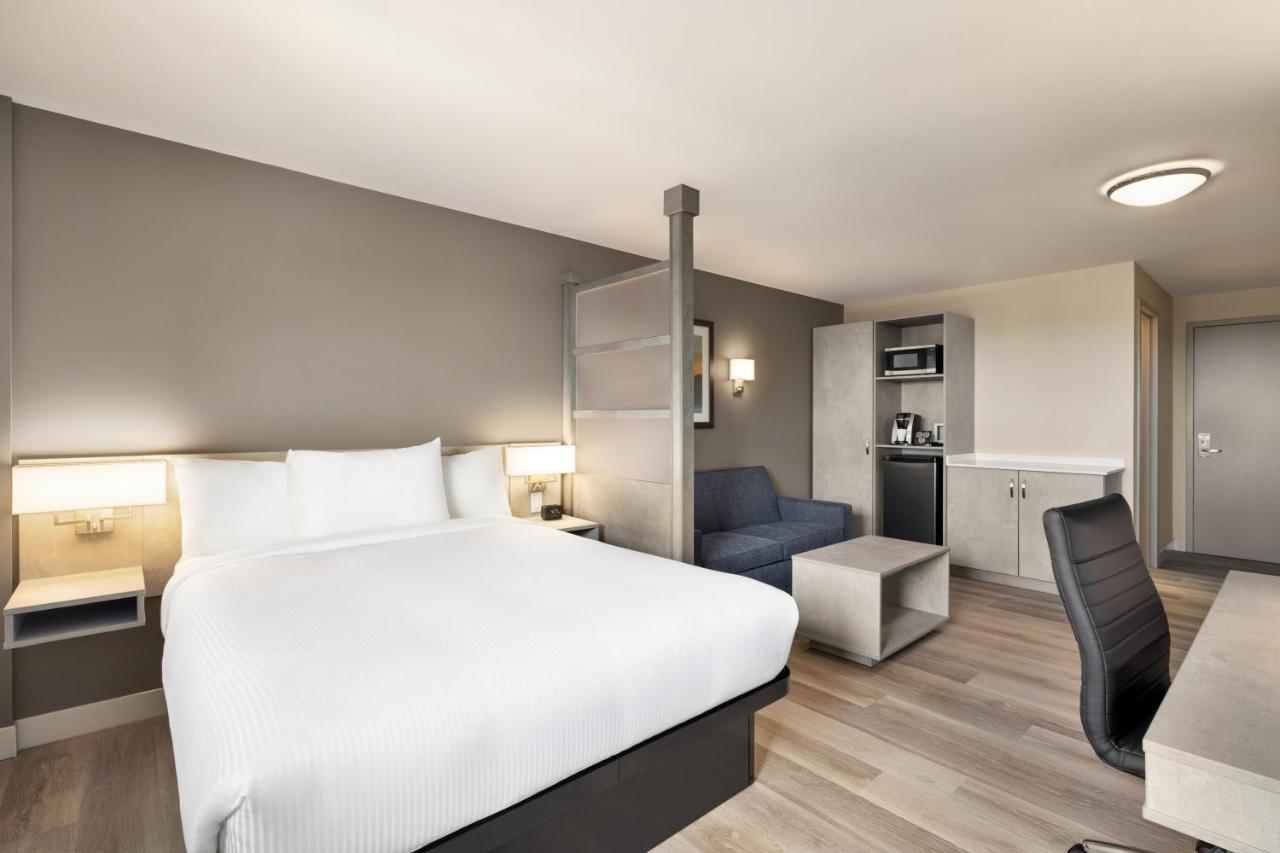Microtel Inn & Suites By Wyndham Boisbriand Sainte-Thérèse-de-Blainville Екстериор снимка