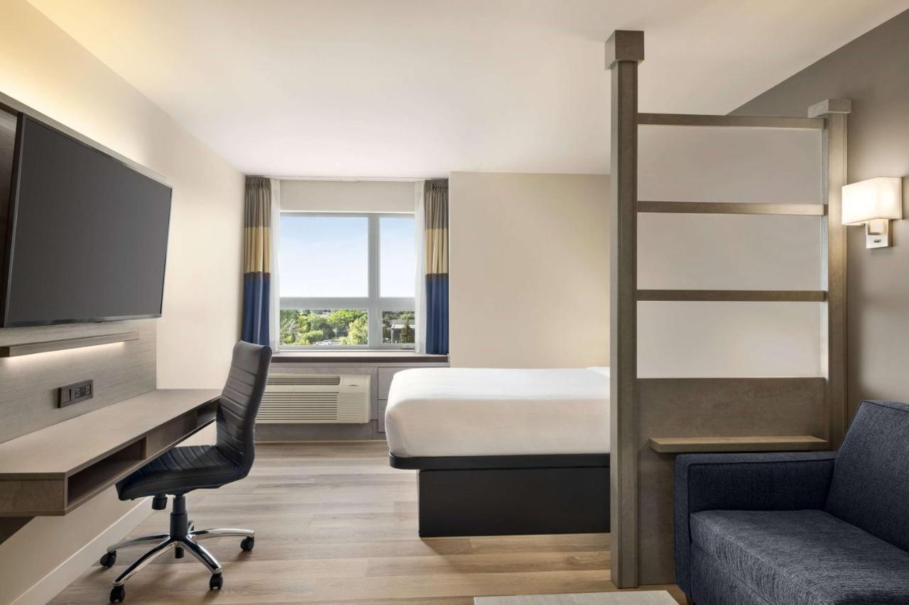 Microtel Inn & Suites By Wyndham Boisbriand Sainte-Thérèse-de-Blainville Екстериор снимка