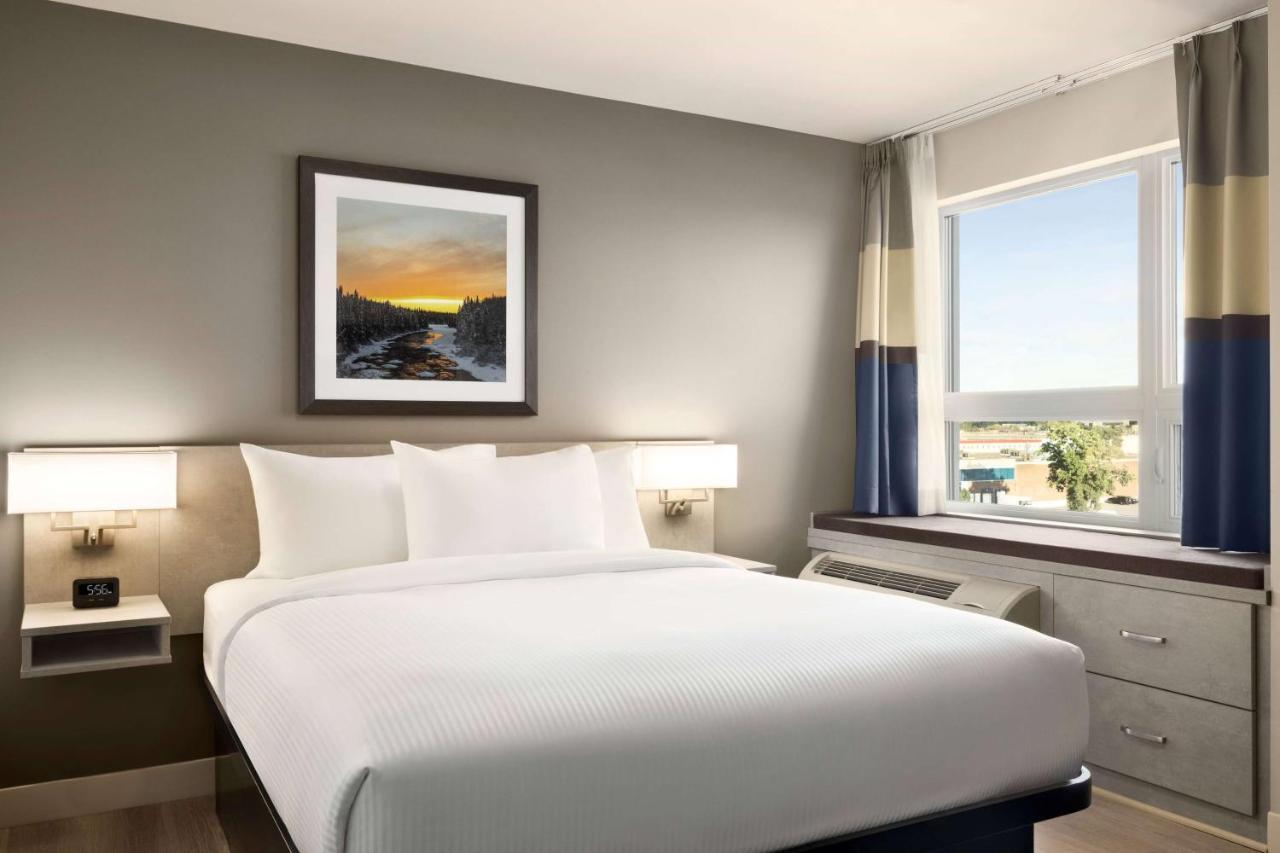 Microtel Inn & Suites By Wyndham Boisbriand Sainte-Thérèse-de-Blainville Екстериор снимка