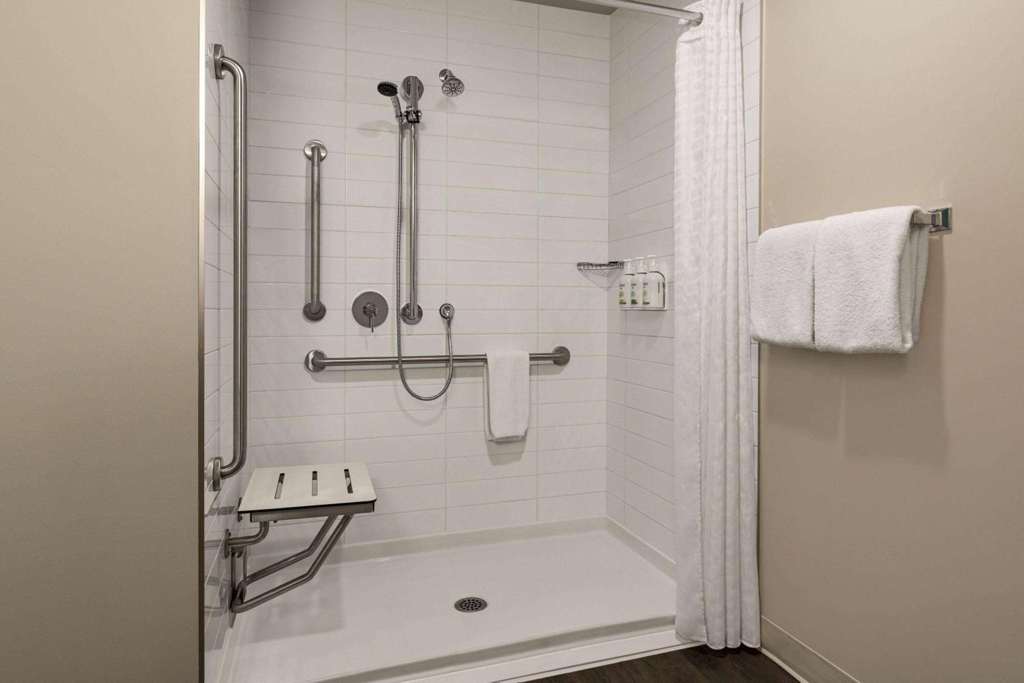 Microtel Inn & Suites By Wyndham Boisbriand Sainte-Thérèse-de-Blainville Екстериор снимка
