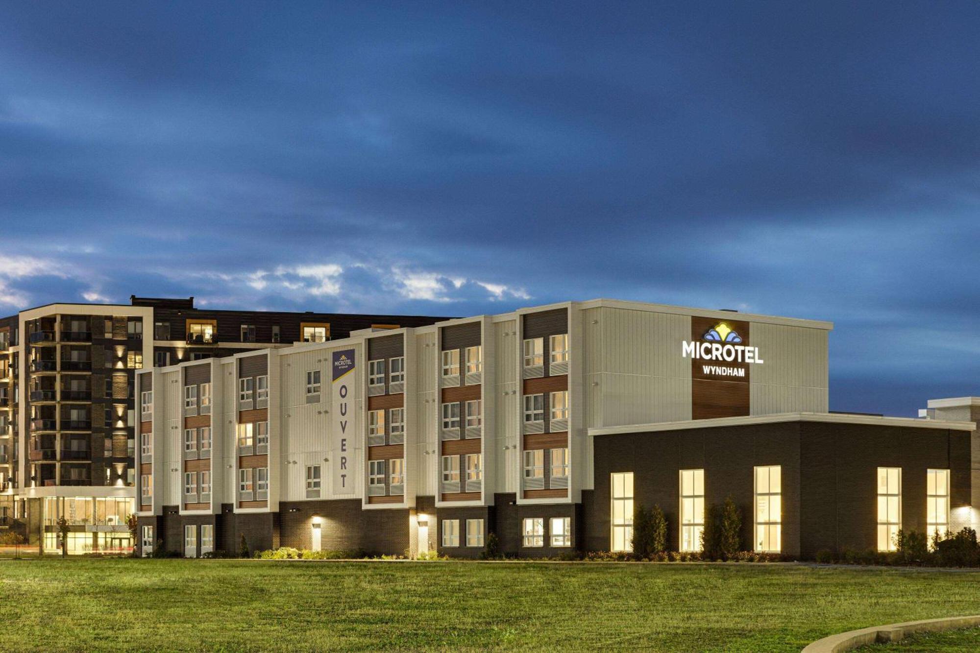 Microtel Inn & Suites By Wyndham Boisbriand Sainte-Thérèse-de-Blainville Екстериор снимка
