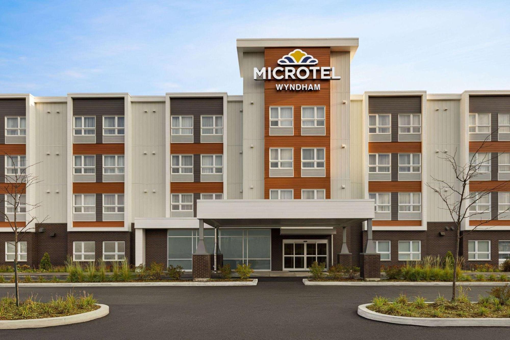 Microtel Inn & Suites By Wyndham Boisbriand Sainte-Thérèse-de-Blainville Екстериор снимка