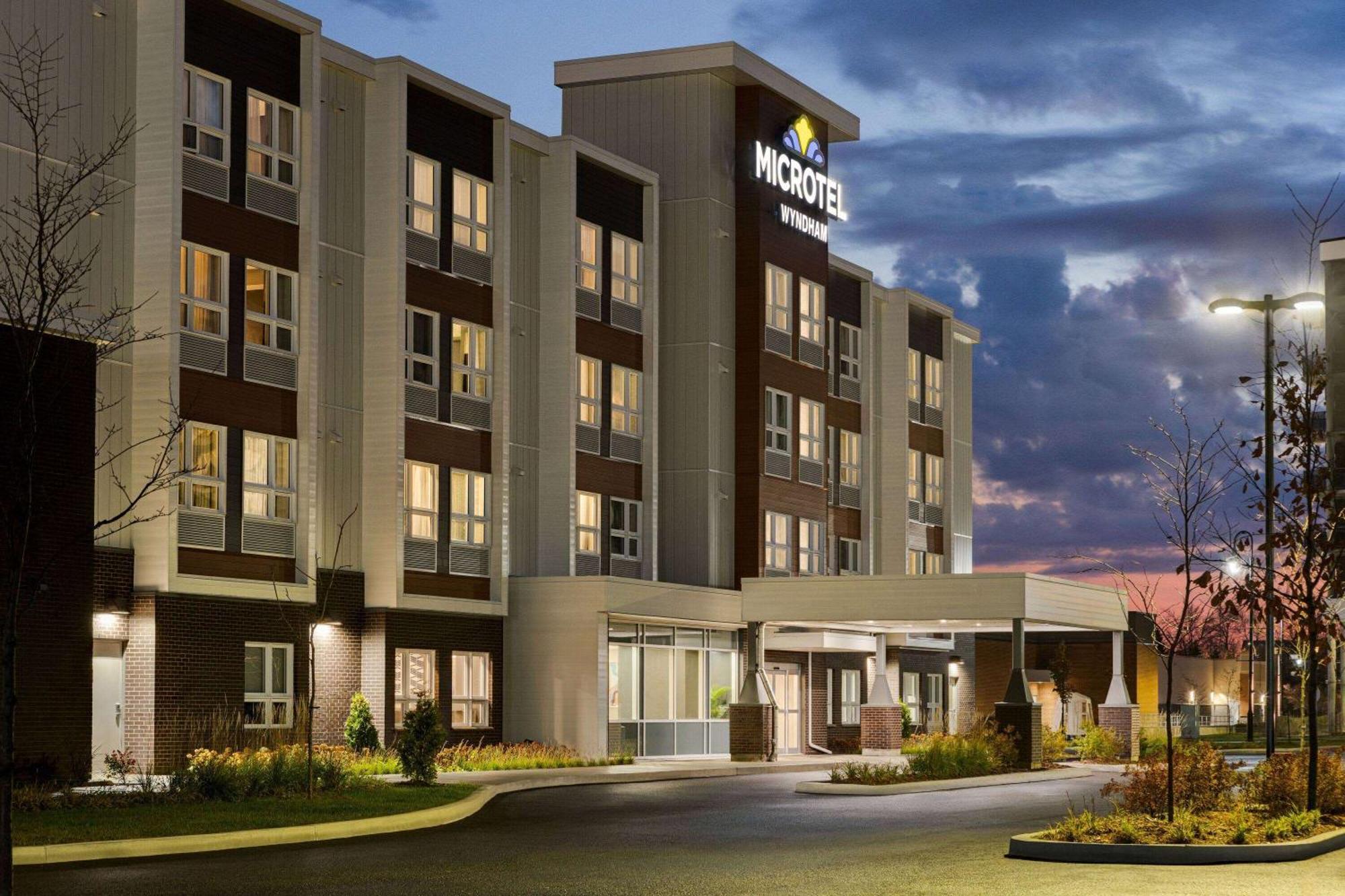 Microtel Inn & Suites By Wyndham Boisbriand Sainte-Thérèse-de-Blainville Екстериор снимка