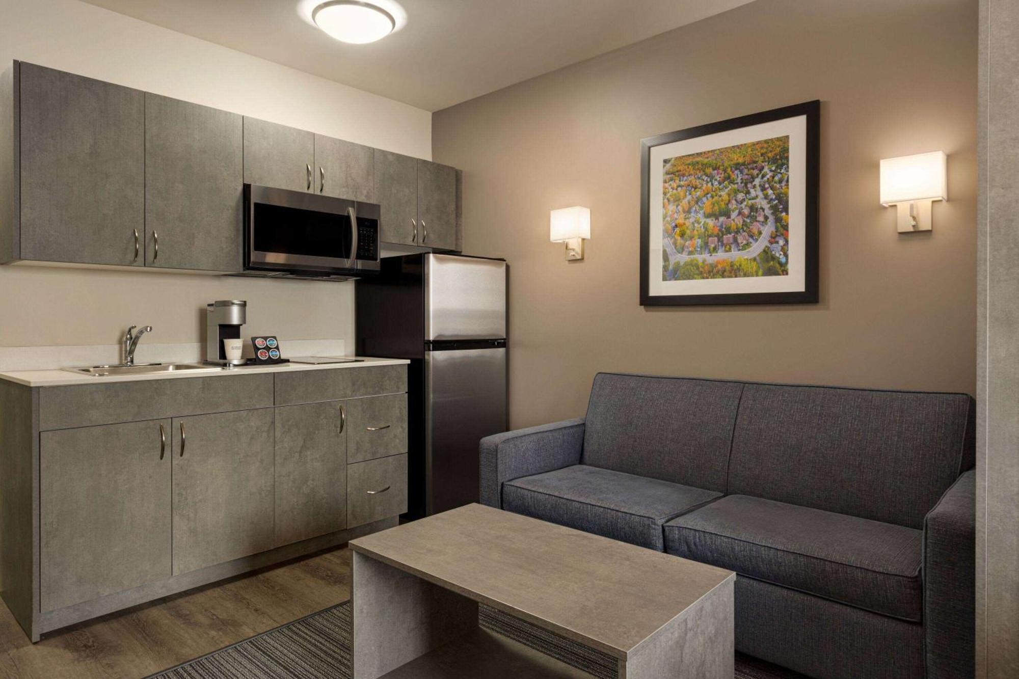 Microtel Inn & Suites By Wyndham Boisbriand Sainte-Thérèse-de-Blainville Екстериор снимка