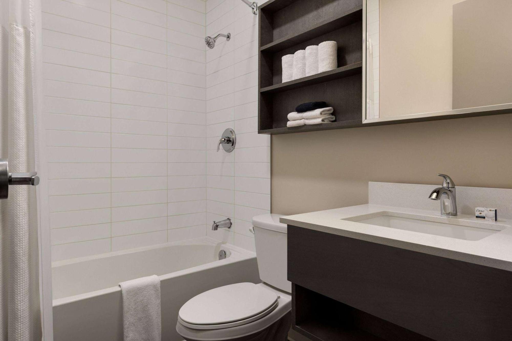 Microtel Inn & Suites By Wyndham Boisbriand Sainte-Thérèse-de-Blainville Екстериор снимка