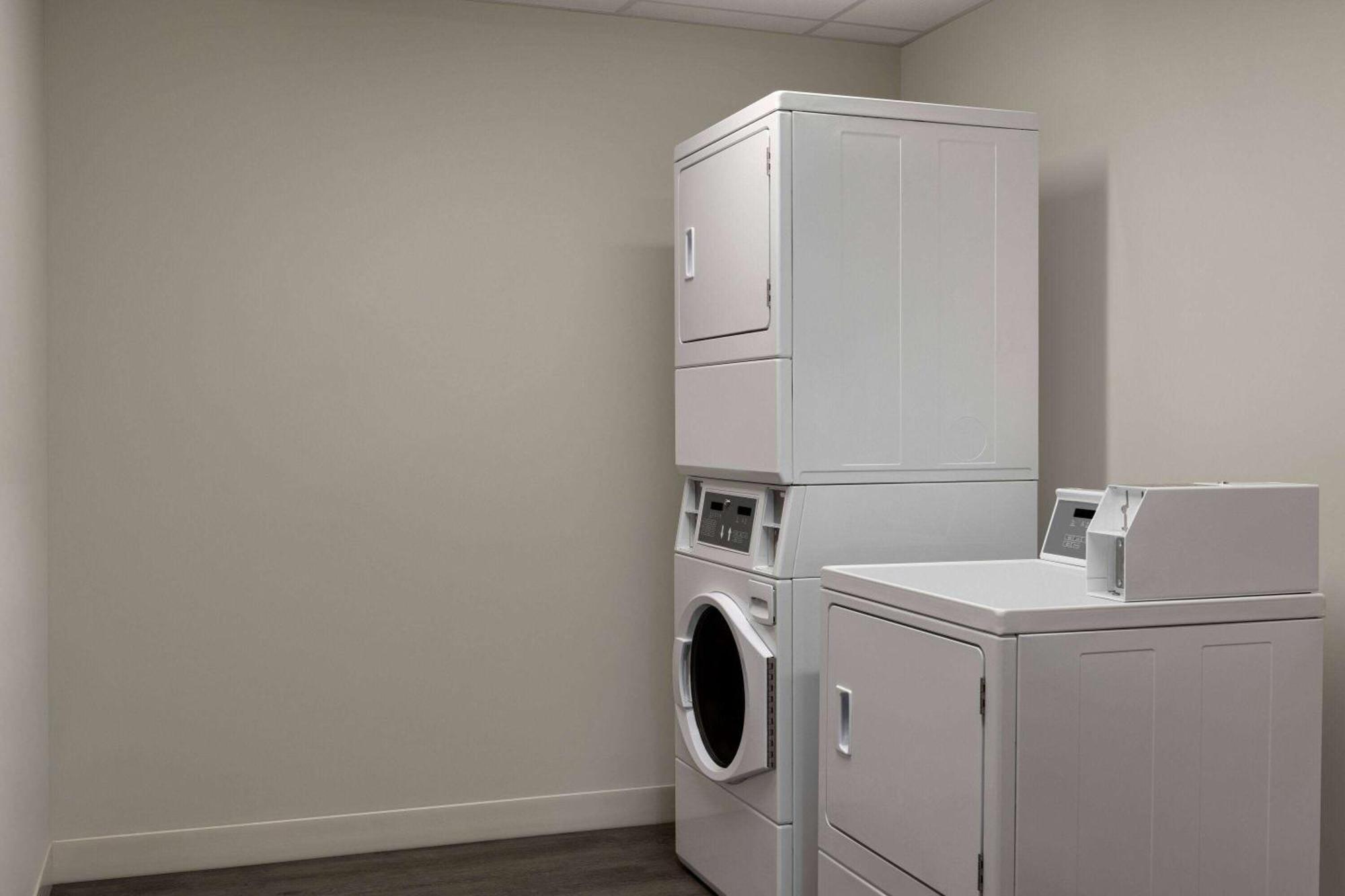 Microtel Inn & Suites By Wyndham Boisbriand Sainte-Thérèse-de-Blainville Екстериор снимка