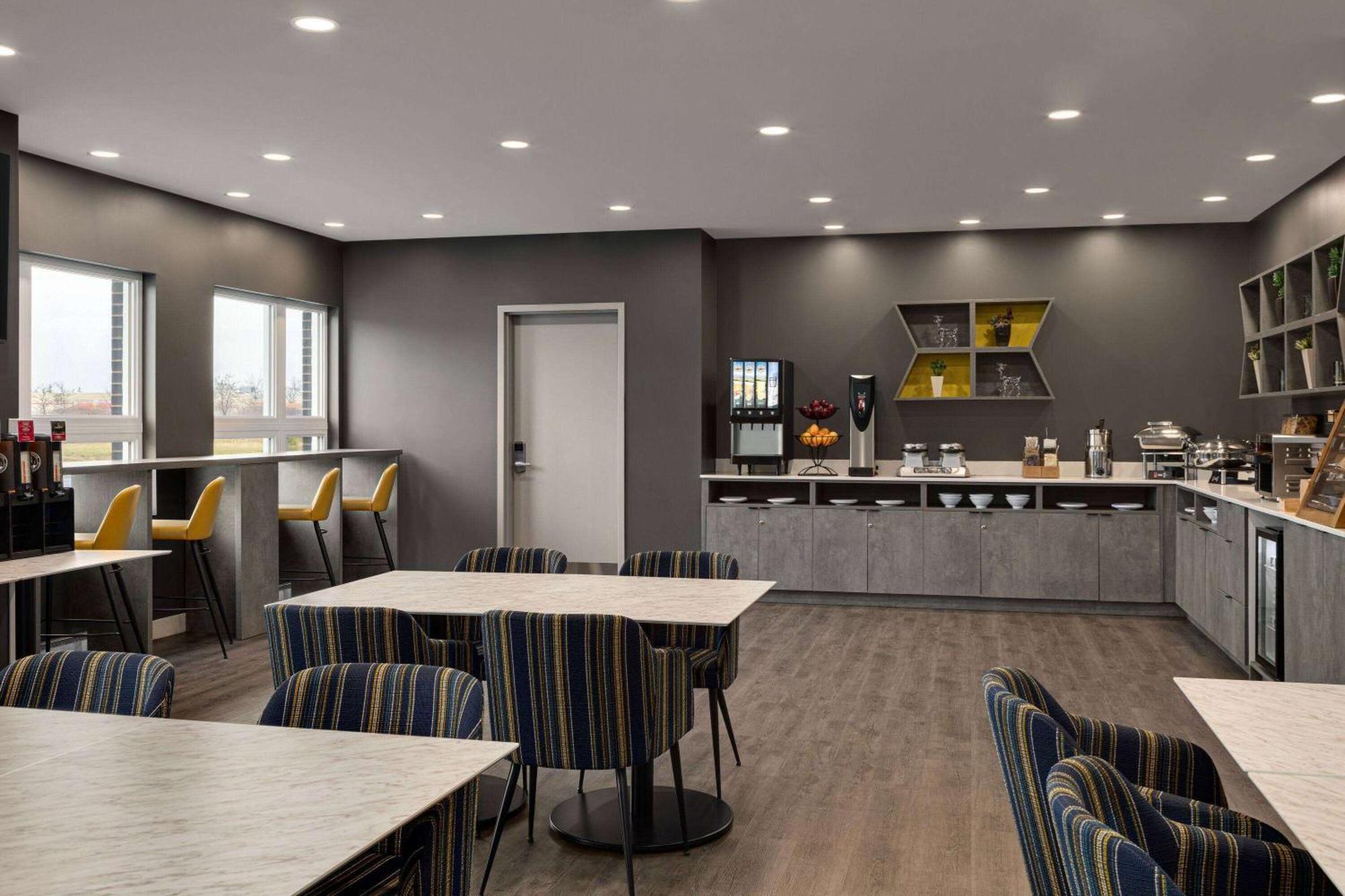 Microtel Inn & Suites By Wyndham Boisbriand Sainte-Thérèse-de-Blainville Екстериор снимка