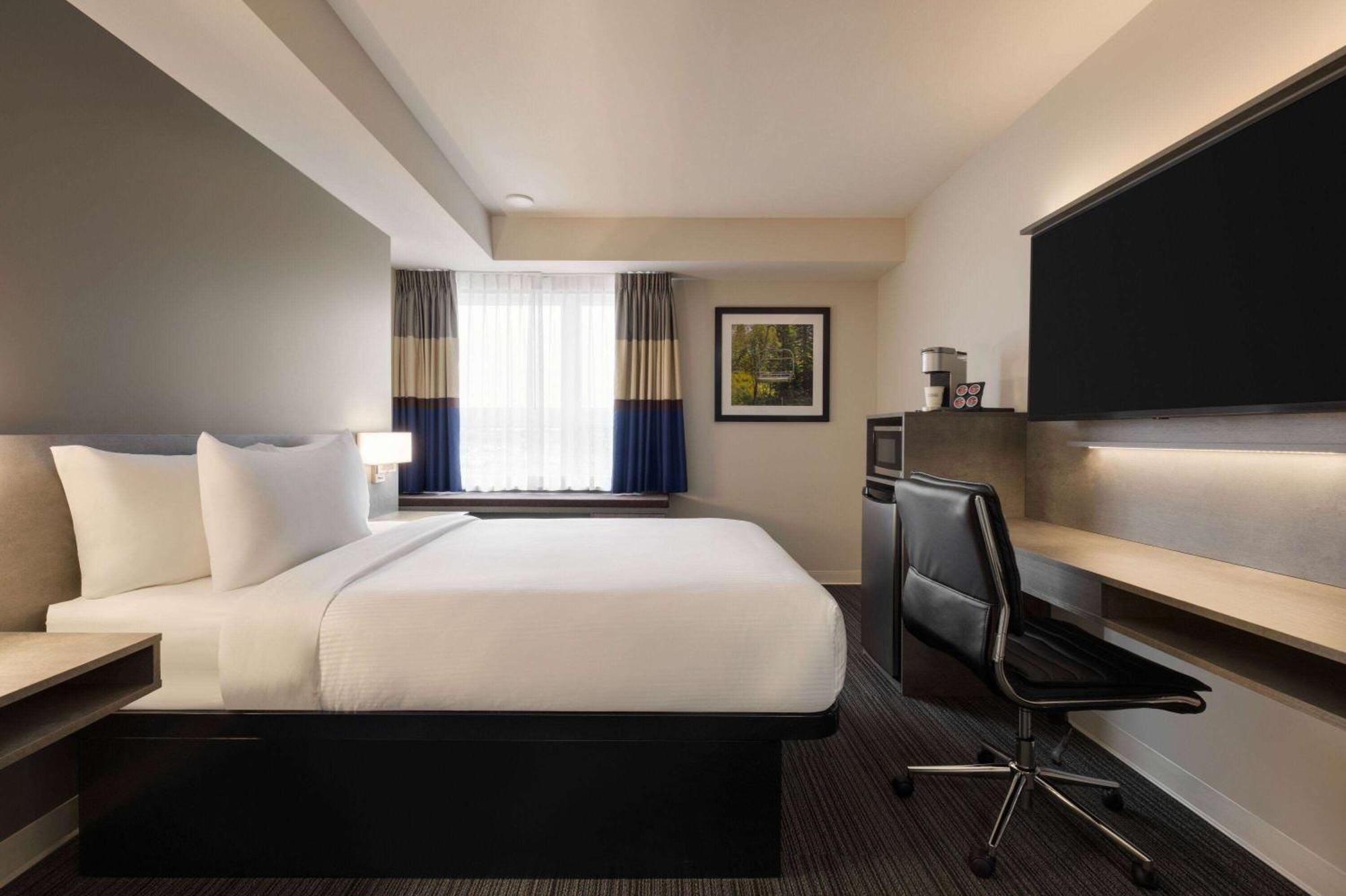 Microtel Inn & Suites By Wyndham Boisbriand Sainte-Thérèse-de-Blainville Екстериор снимка