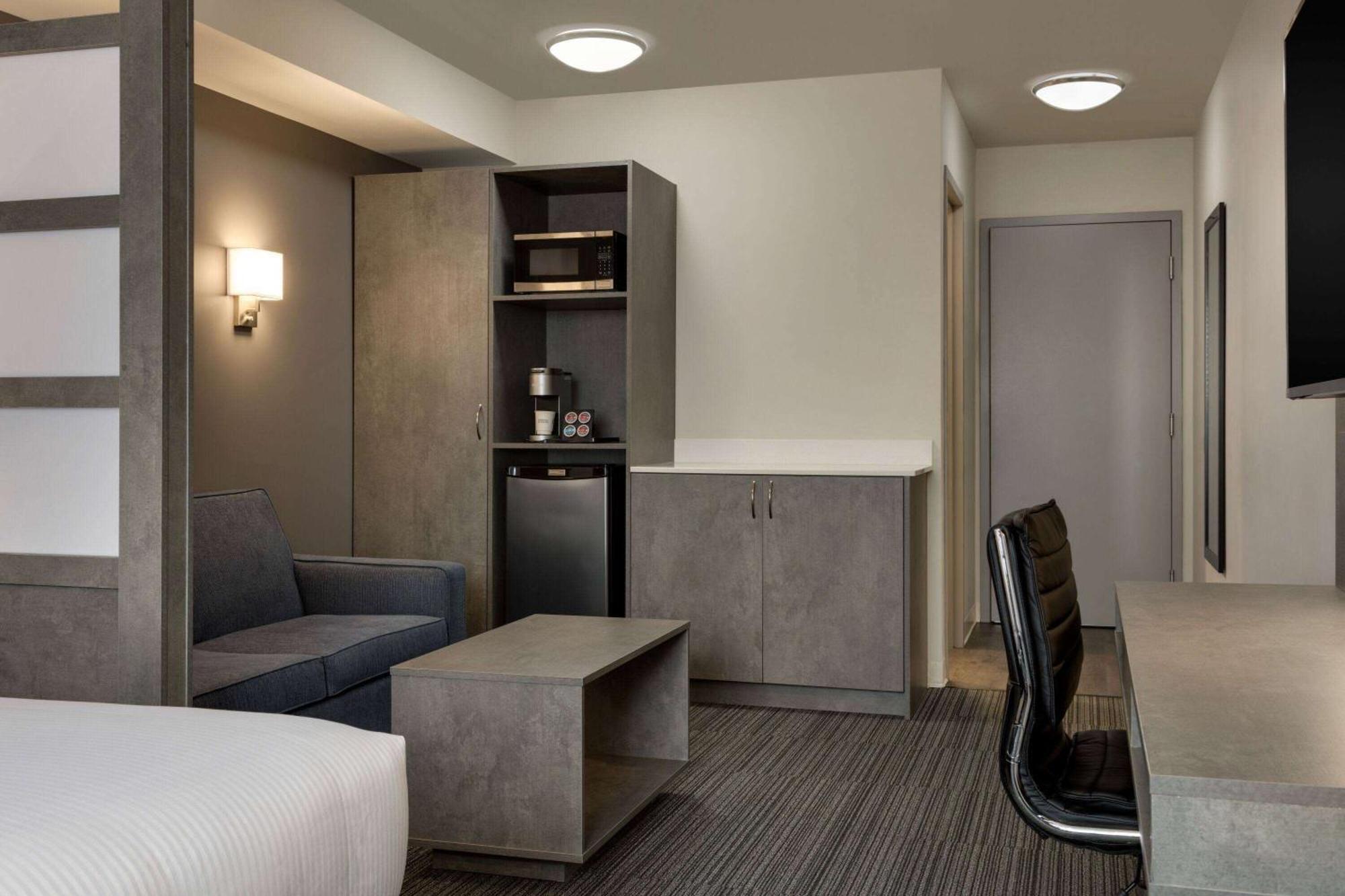 Microtel Inn & Suites By Wyndham Boisbriand Sainte-Thérèse-de-Blainville Екстериор снимка