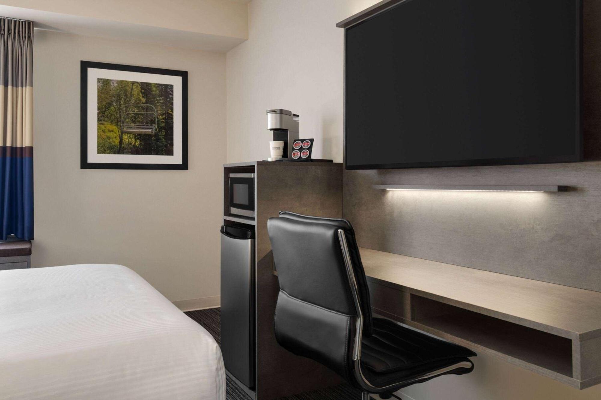 Microtel Inn & Suites By Wyndham Boisbriand Sainte-Thérèse-de-Blainville Екстериор снимка